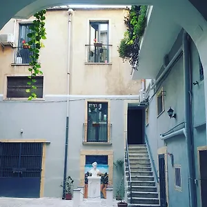 https://mizzica-bed-and-breakfast.taorminaitalyhotels.com